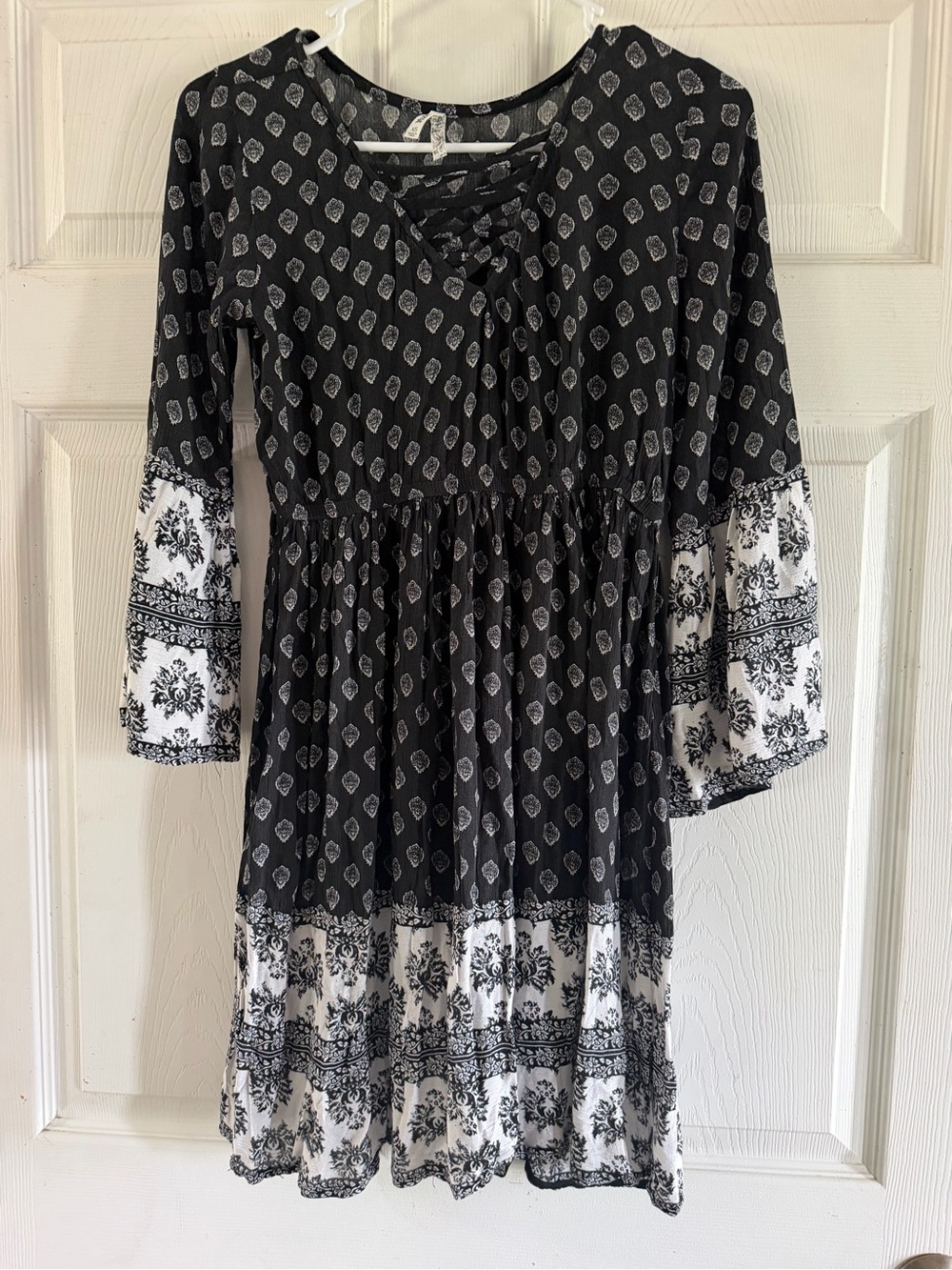 Mudd Black and White Lace-Up Tiered Bell Sleeve Dress